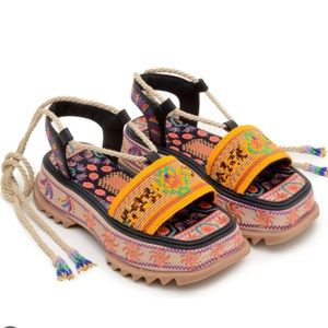 BRAND NEW! Farm Rio Sandals Size 9